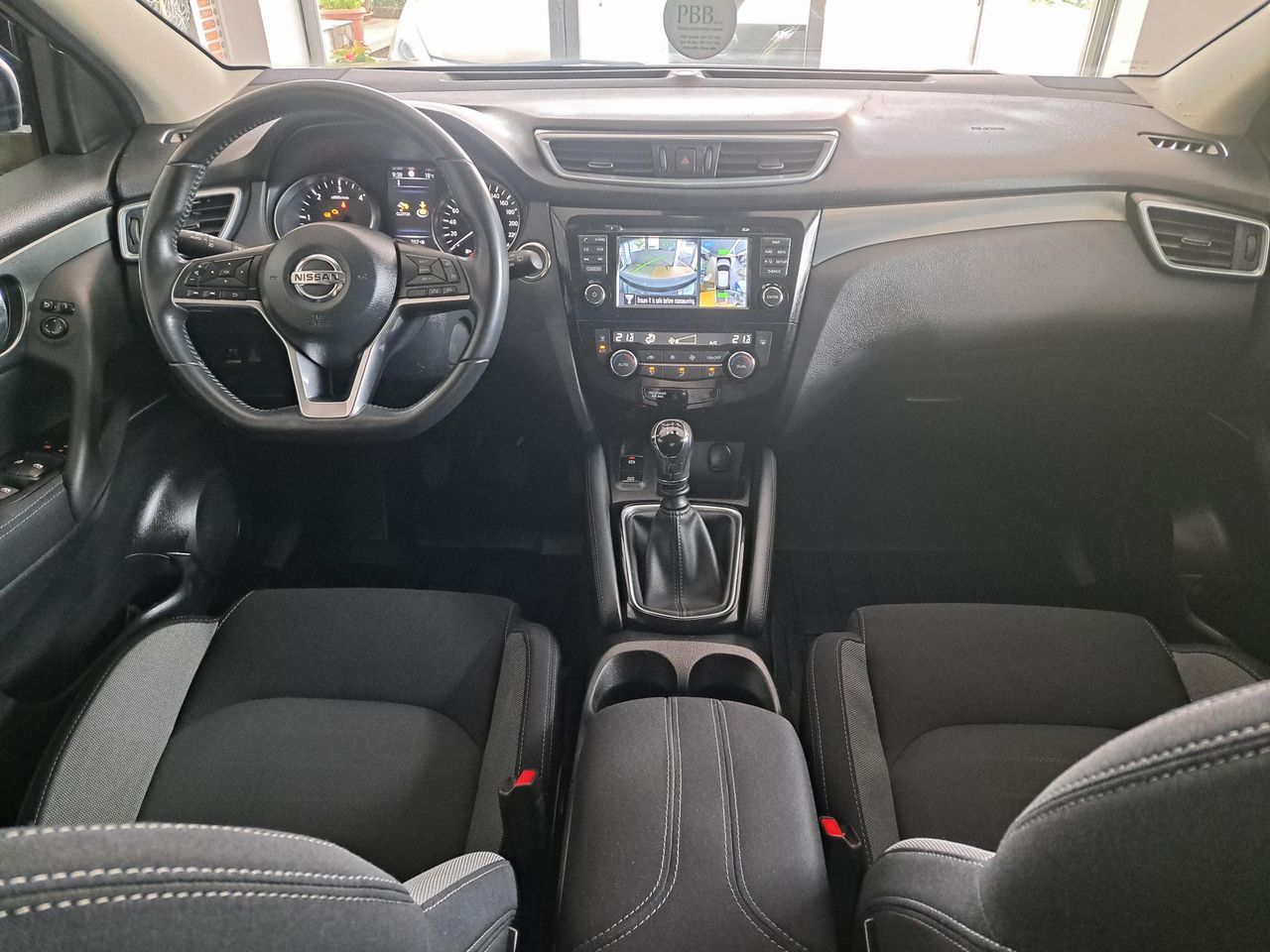 Notranja slika - Nissan Qashqai - 4WD 1,6 dCi Tekna - 4