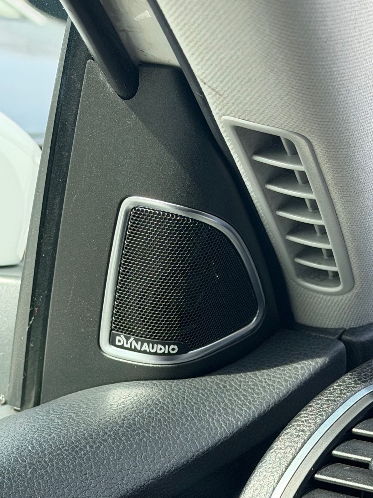 Zunanja slika - VW Passat - 2,0 TDI BMT R-Line DSG - 21