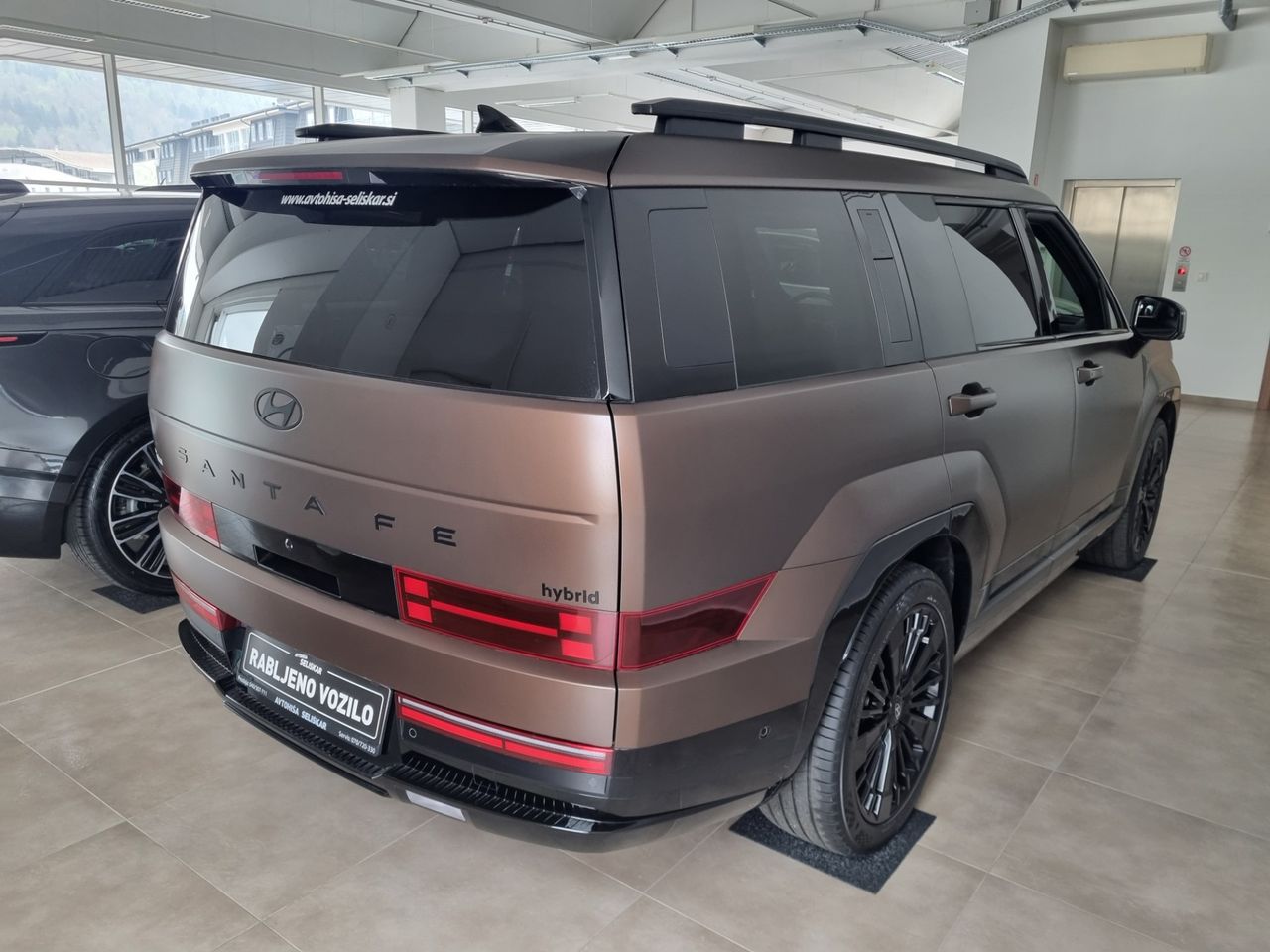 Zunanja slika - Hyundai Santa Fe - 1.6 T-GDI HEV XCLASS 4WD AUTO - KOT NOV+TOP OPREMA - 9