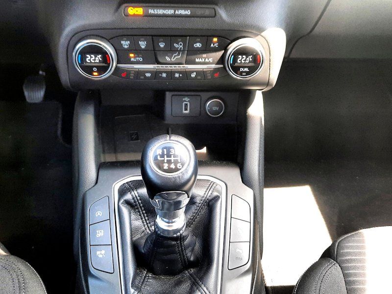 Zunanja slika - Ford Focus - Titanium 1.5 EcoBlue 120KM-RADAR-ZIMSKI PAKET - 10