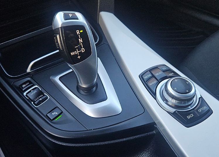 Zunanja slika - BMW Serija 3 - Touring: 318d 150ks AUTOMATIC °NAVI° °GRETJE SEDEŽEV° - 11