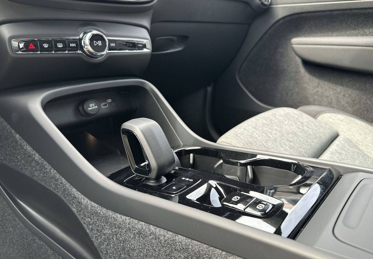 Zunanja slika - Volvo XC40 - B3P Plus Dark Avt - 19
