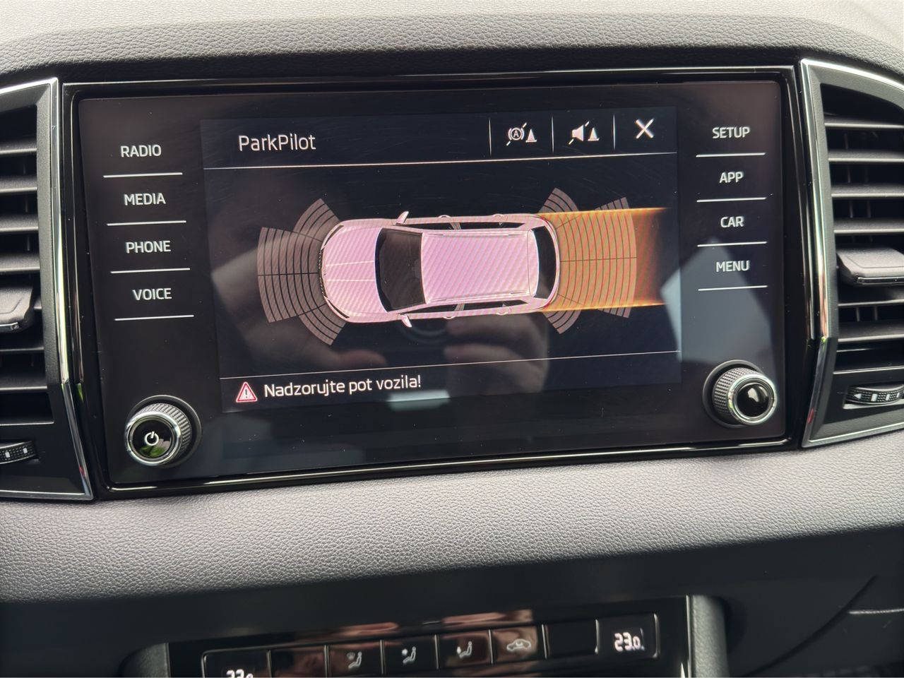 Zunanja slika - Škoda Karoq - 4x4 2,0 TDI DSG - 11