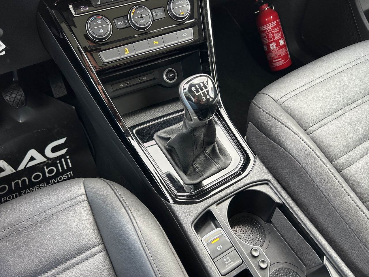 Zunanja slika - VW Touran - 2,0 TDI BMT Family DSG - 13