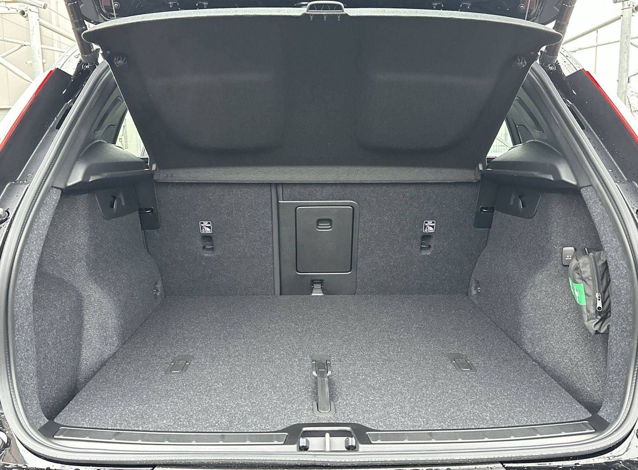 Zunanja slika - Volvo XC40 - B3 P Core AT DCT... - 19