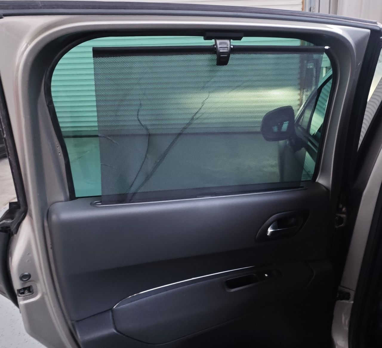 Zunanja slika - Peugeot 3008 - 1.6 e-HDi 115 Stop Start robot.r. PDC TEMP NAVI - 16