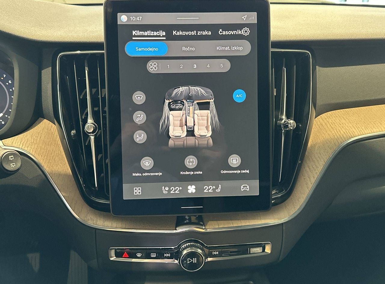 Zunanja slika - Volvo XC60 - B5  P  AWD Plus Dark... - 16