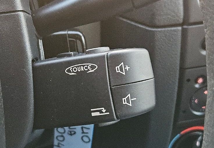 Zunanja slika - Renault Clio - 1.2 75ks °SLO-POREKLO° °NOVE GUME° - 10