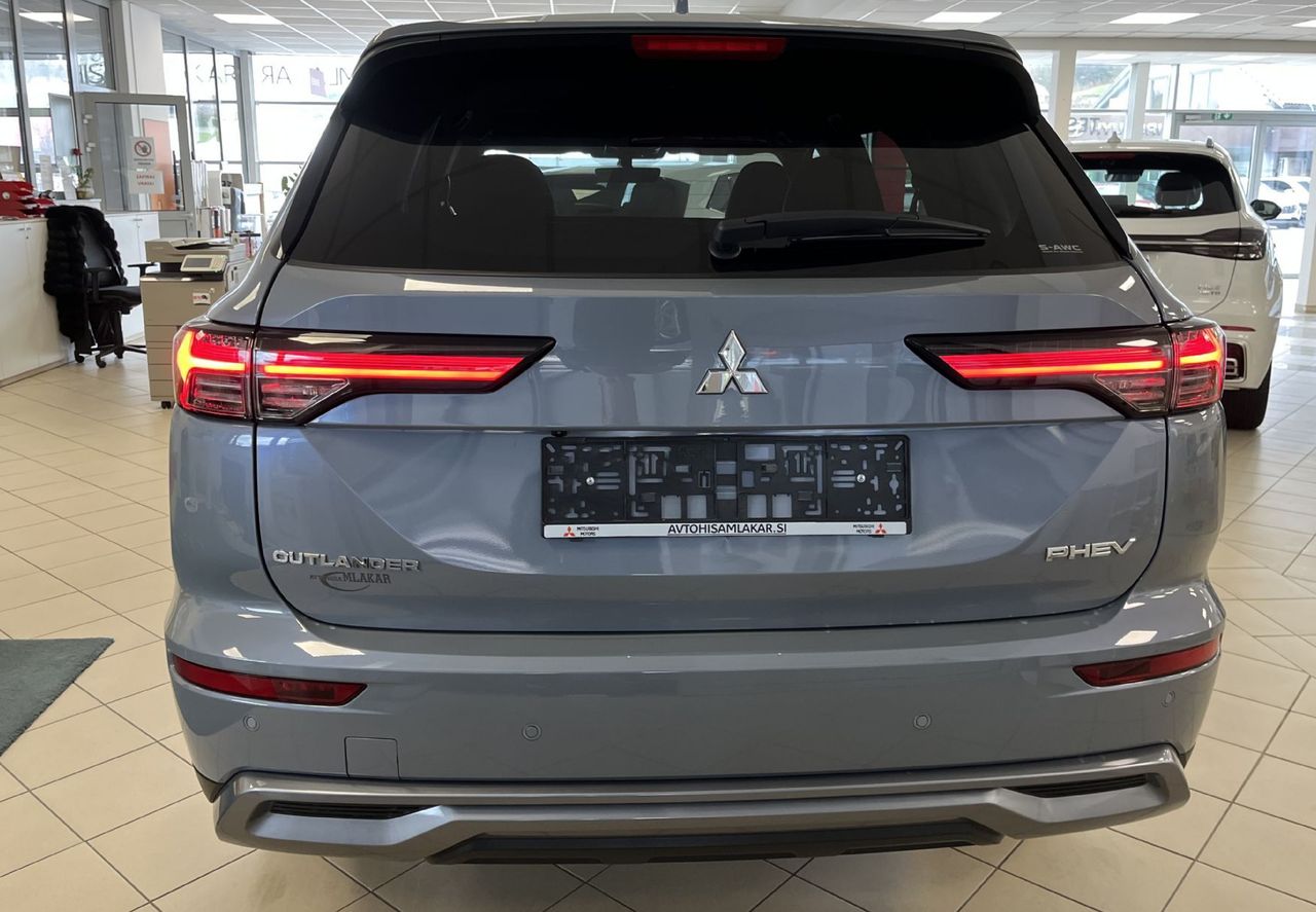 Zunanja slika - Mitsubishi Outlander - 2.4 PHEV Intense Auto - 7.000 EUR AKCIJA - - 5