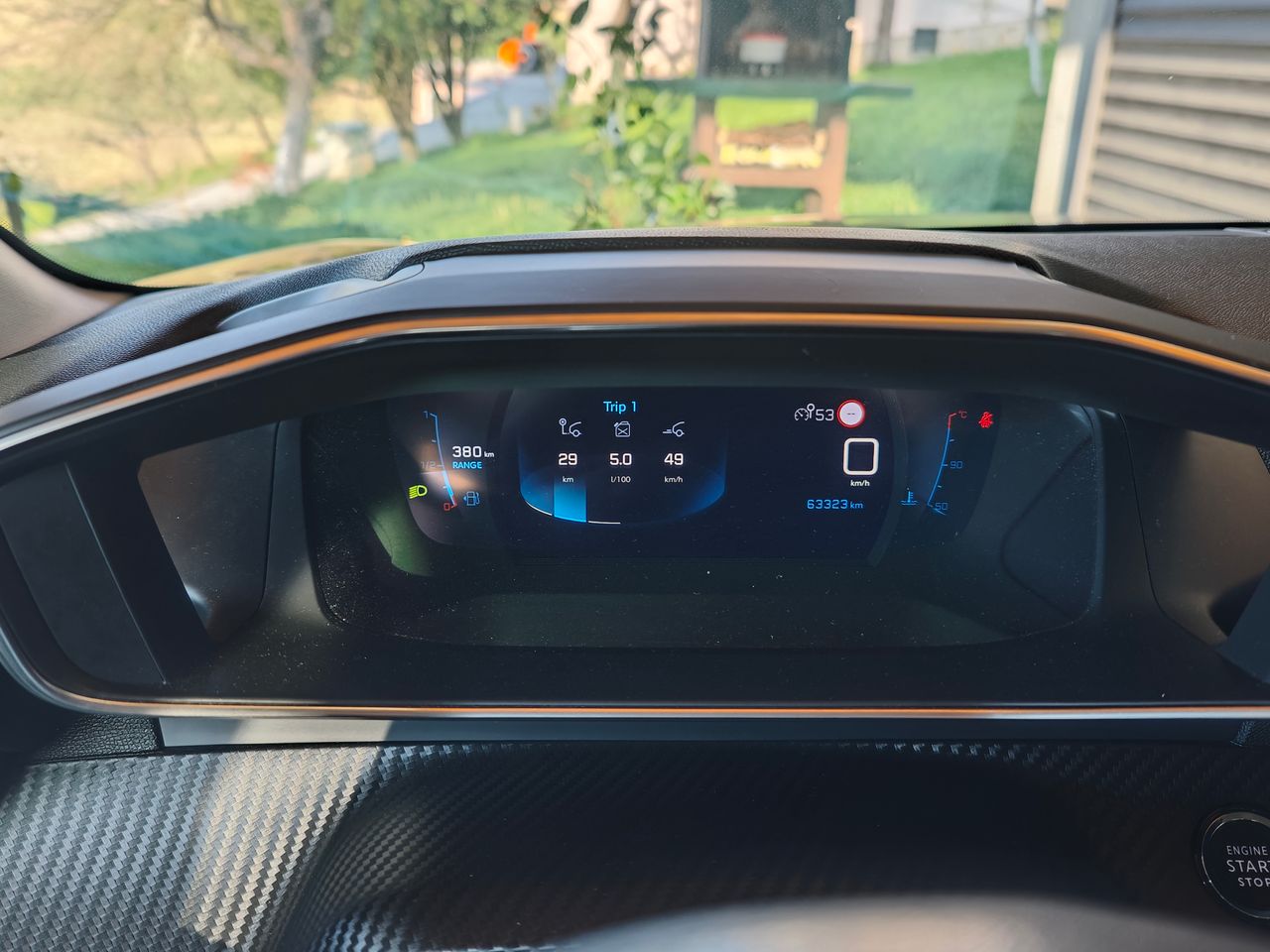 Notranja slika - Peugeot 208 - 1,2 PureTech 100 S&S Allure - 8