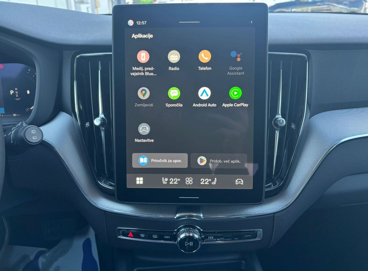 Zunanja slika - Volvo XC60 - B5P Core AT AWD 3 leta garancije + 3 servisi - 16