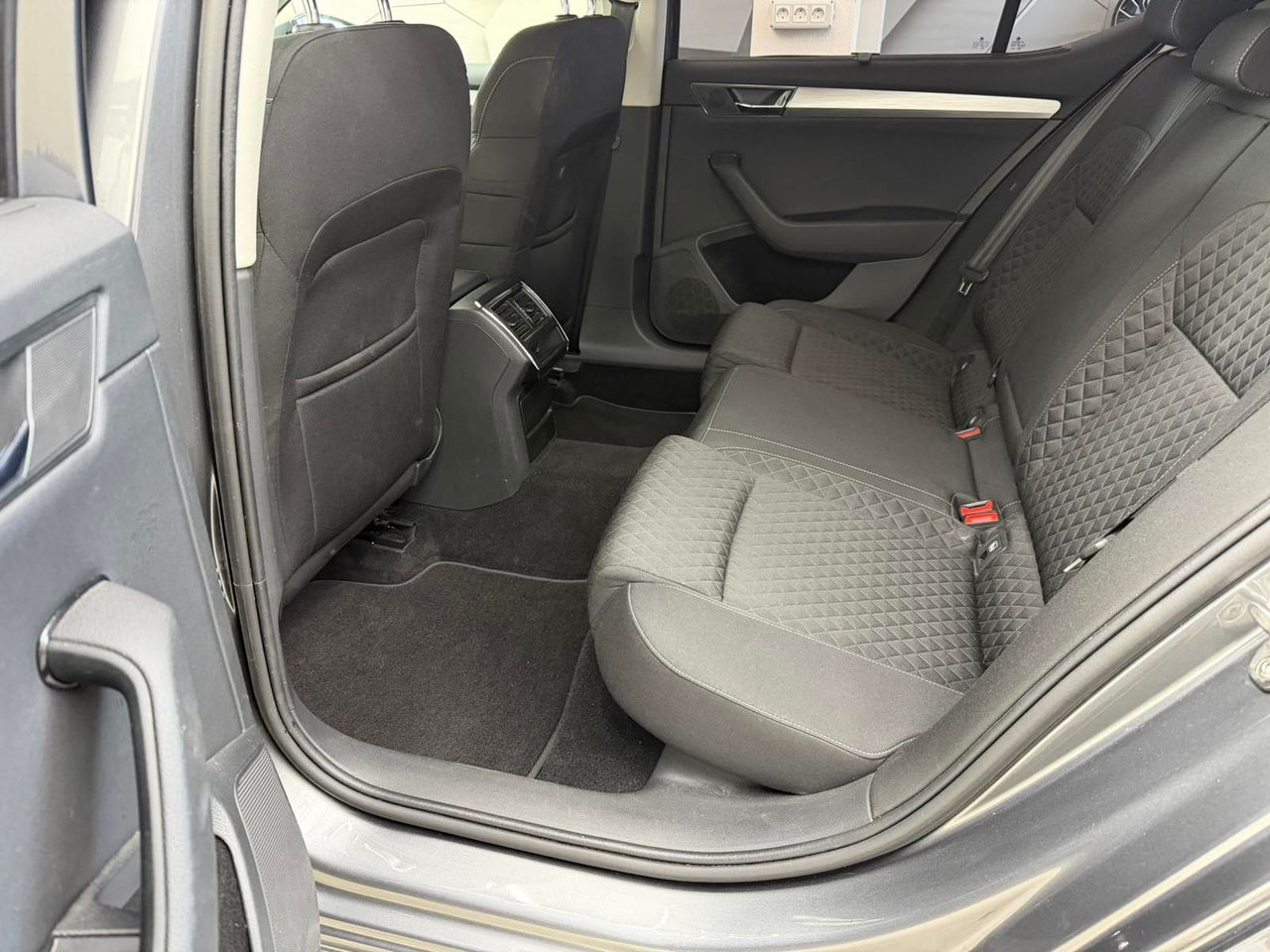 Zunanja slika - Škoda Superb - 2,0 TDI L&K DSG - 4