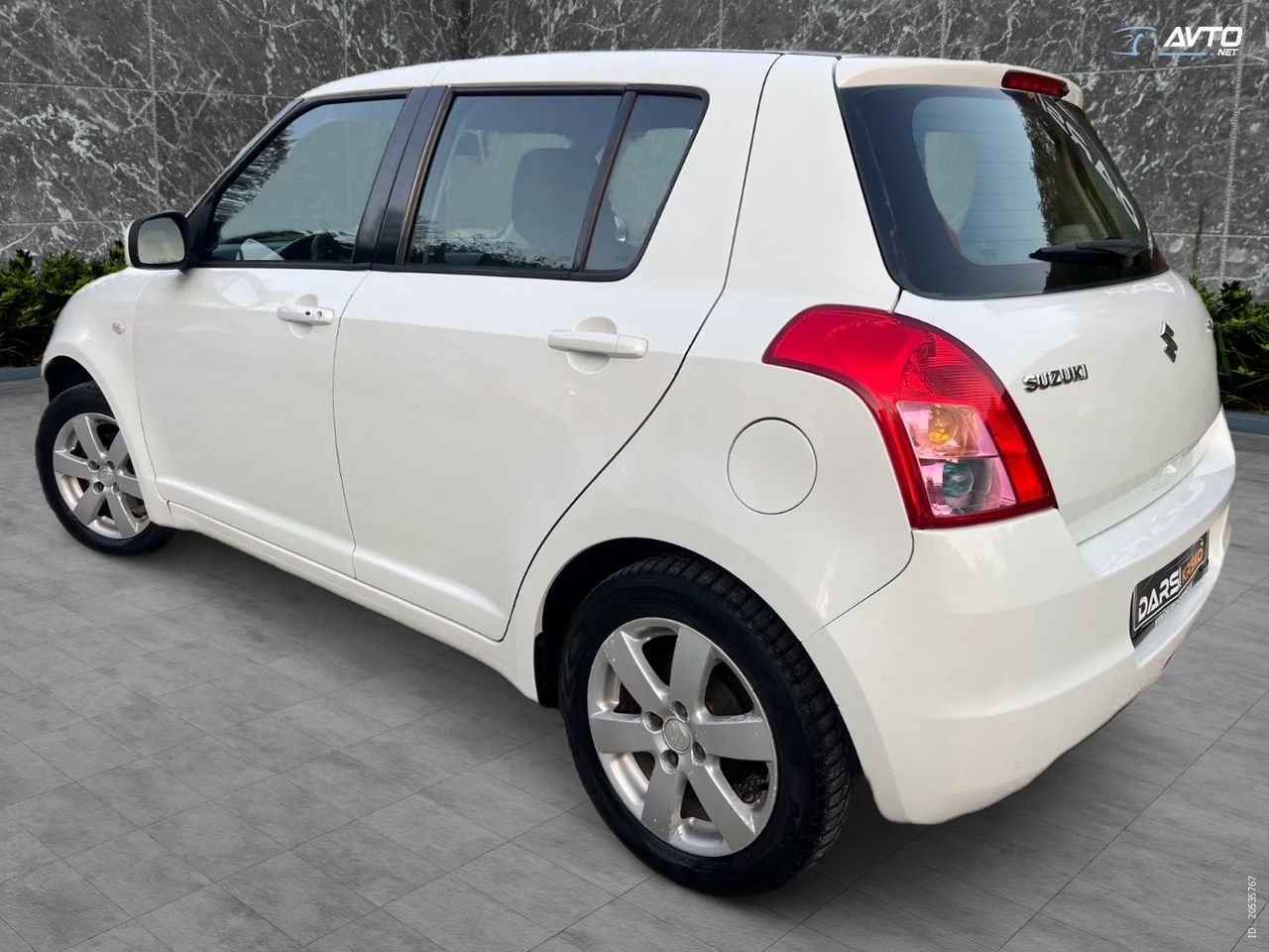 Zunanja slika - Suzuki Swift - 1.3 DELUXE DIG.KLIMA PERLA BELA SLOVENSKI ALU15 - 7