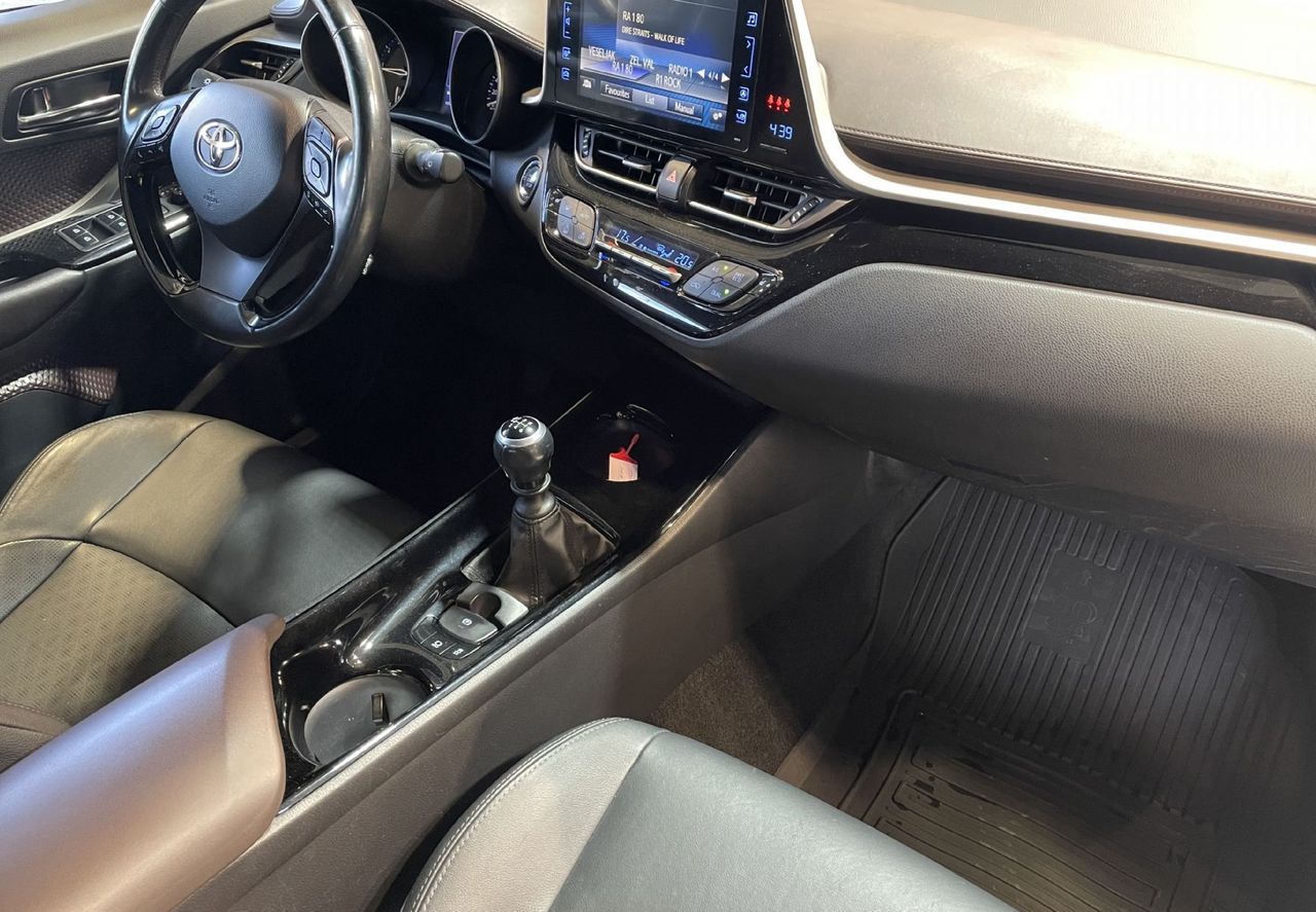 Zunanja slika - Toyota C-HR - KEYLESS-KAMERA-RADAR-LANE-PARK SENZORJI-GRETJE SED - 10