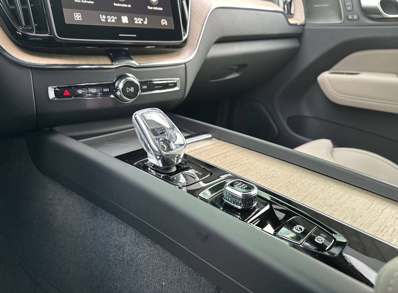 Zunanja slika - Volvo XC60 - B5  P  AWD Plus Dark... - 19