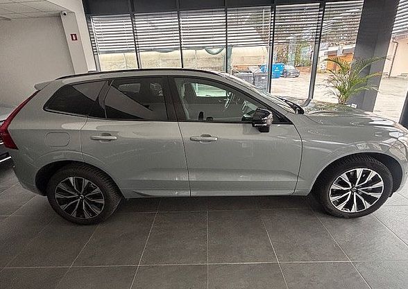 Zunanja slika - Volvo XC60 - B4  P  Plus Dark AT FWD. NAVY. FULL LED.360¨KAMERA - 2