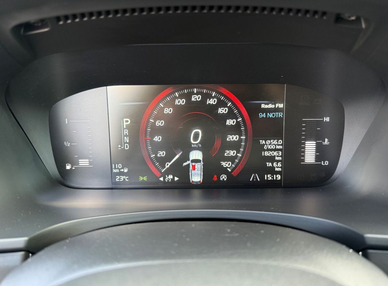 Zunanja slika - Volvo V90 - D3 A AWD Kinetic-Virtual-Full led-Velik servis... - 19