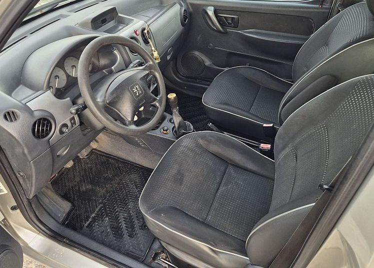 Zunanja slika - Peugeot Partner - Kombi STYLE 1.6 HDi 90 LEPO OHRANJEN - 9