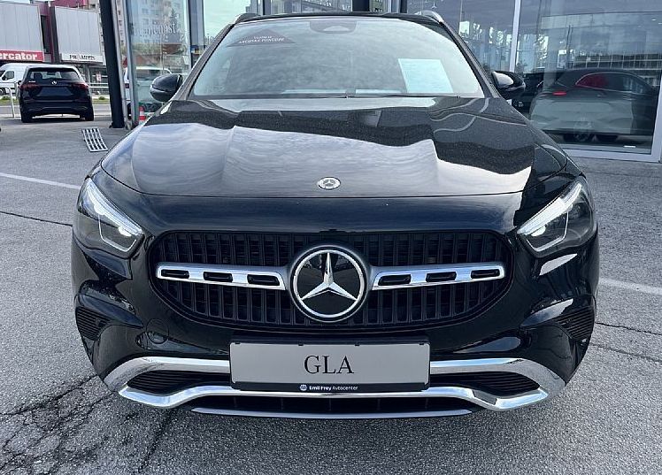 Zunanja slika - Mercedes-Benz GLA-Razred - 180 Progressive ...na zalogi... - 2