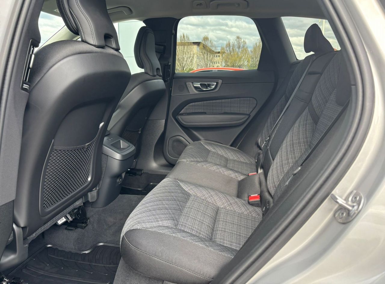 Zunanja slika - Volvo XC60 - B5P AWD Core KAMERA-ACC-KEYLESS - 7