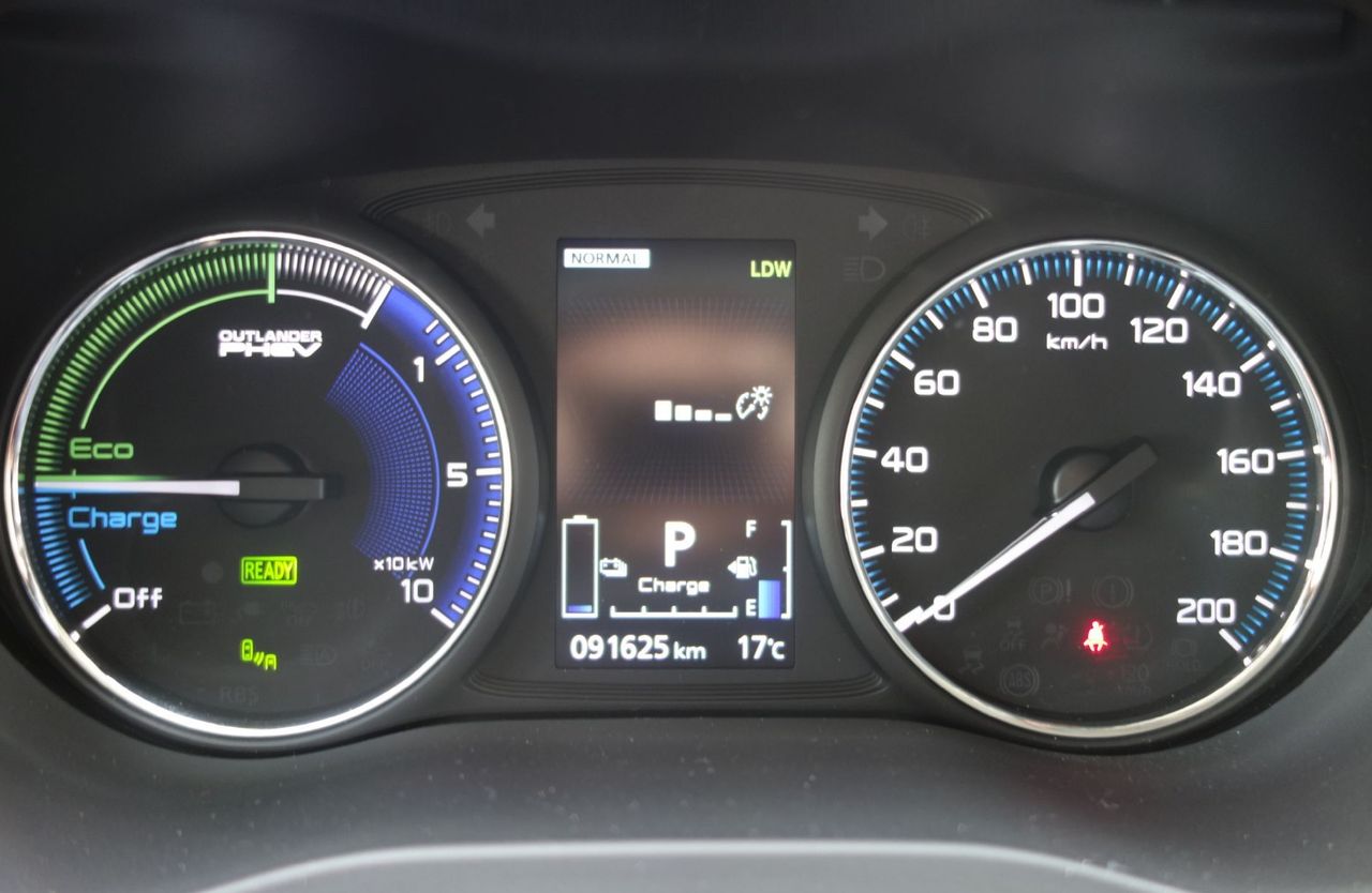 Zunanja slika - Mitsubishi Outlander - PHEV 2.4 MIVEC Twin Motor INSTYLE+ - 16
