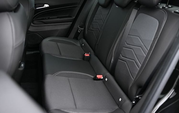 Zunanja slika - Jeep Avenger - 1.2 GSE 100 Altitude - 7