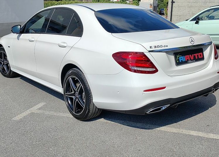 Zunanja slika - Mercedes-Benz E-Razred - LIMO-300-de-2X-AMG-LINE-WIDESCREN-360-KAM-LED-ACC- - 3