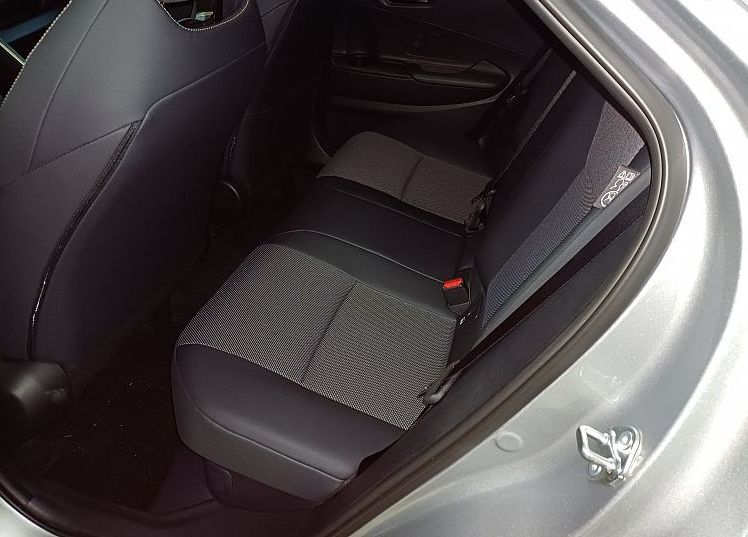 Zunanja slika - Toyota C-HR - 2.0 hibrid  HEV  GR SPORT PREMIERE - 8