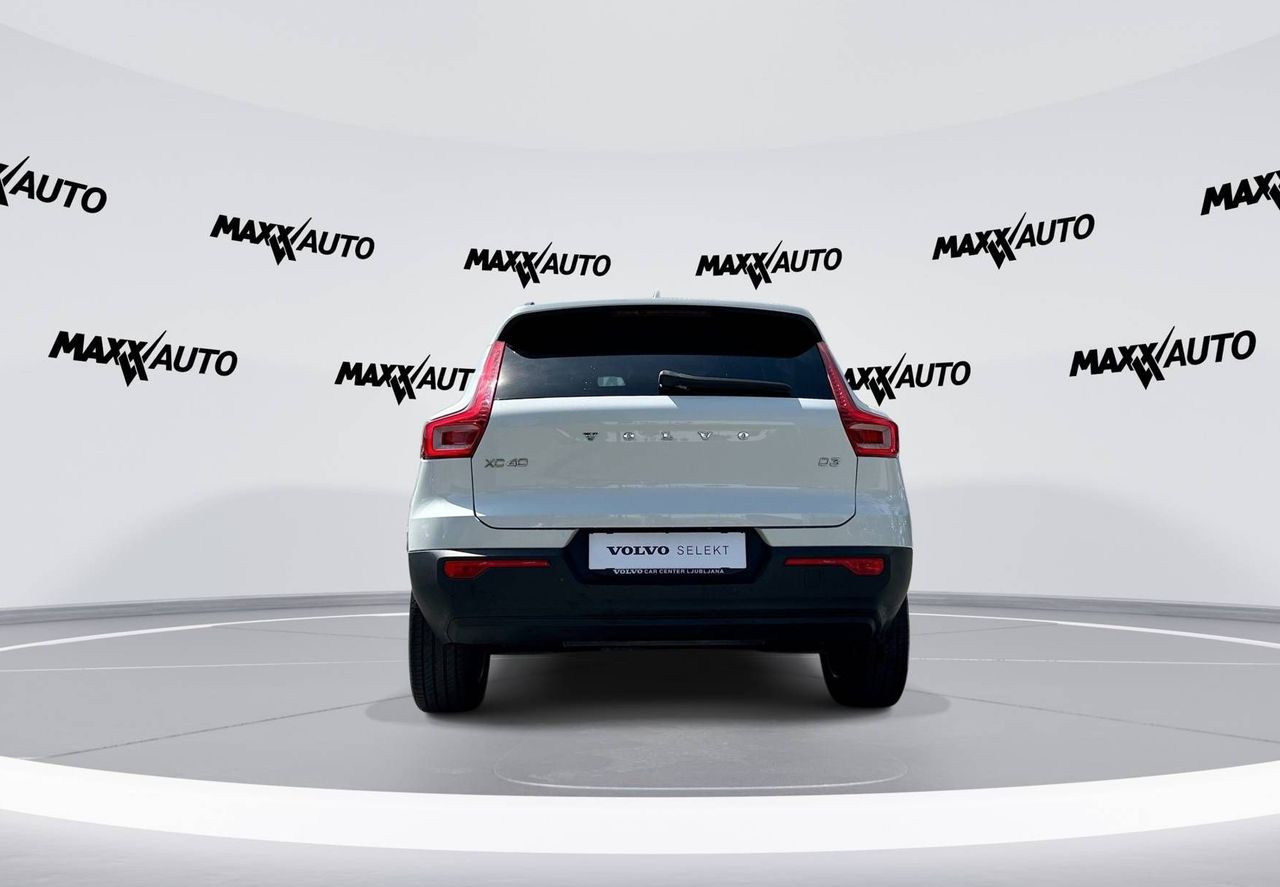 Zunanja slika - Volvo XC40 - D3 Momentum Avt - 6