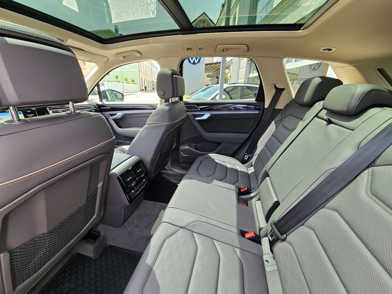Zunanja slika - VW Touareg - 4motion V6 TDI BMT R-Line Final Edition - 8