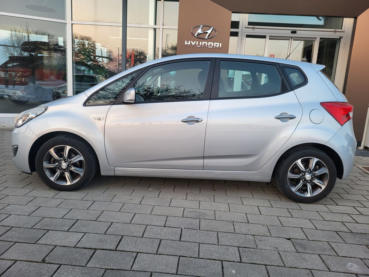 Zunanja slika - Hyundai ix20 - 1.6 CVVT COMFORT-1last-pdc-alu-ac-el.paket-servisi - 2