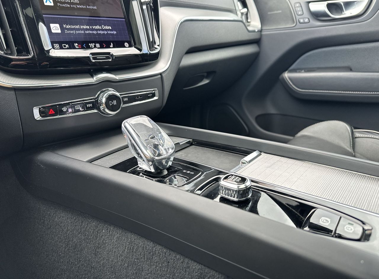 Zunanja slika - Volvo XC60 - B5 D Ultimate Dark AT AWD - 12