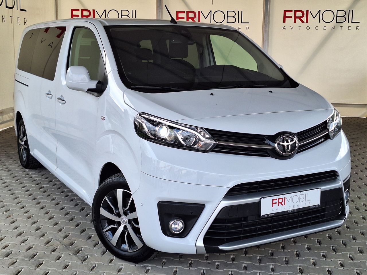 Zunanja slika - Toyota Proace - 2.0 D-4D Family Medium•KAMERA•PARK.SENZORJI•SLO• - 2