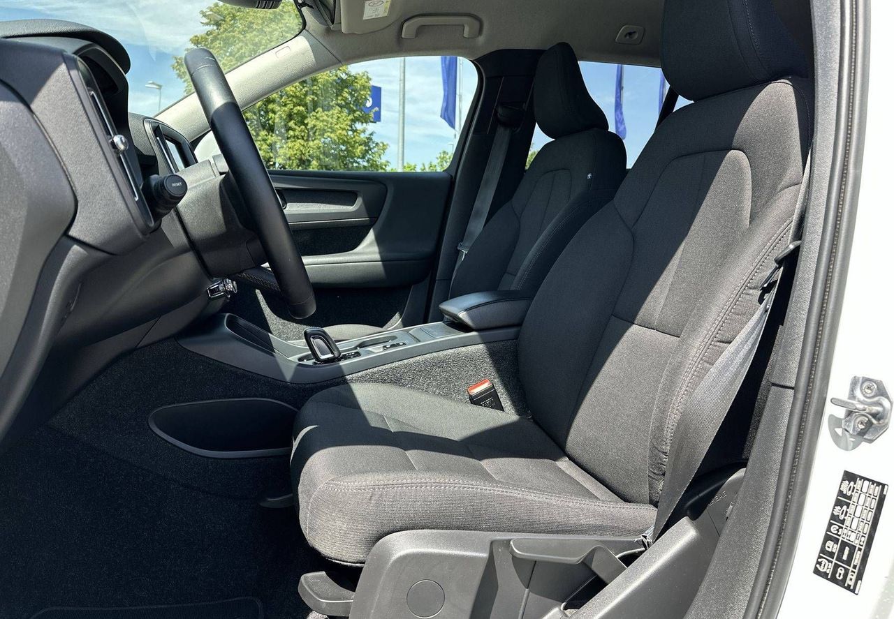 Zunanja slika - Volvo XC40 - D3 Momentum Avt. - 10