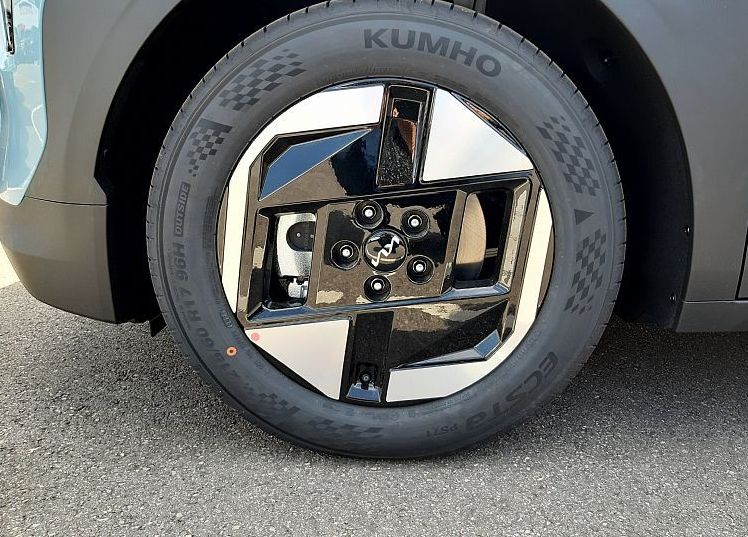 Zunanja slika - KIA EV3 - 58.3 kWh baterija. 150 kW  204 KM  SKAY - 6