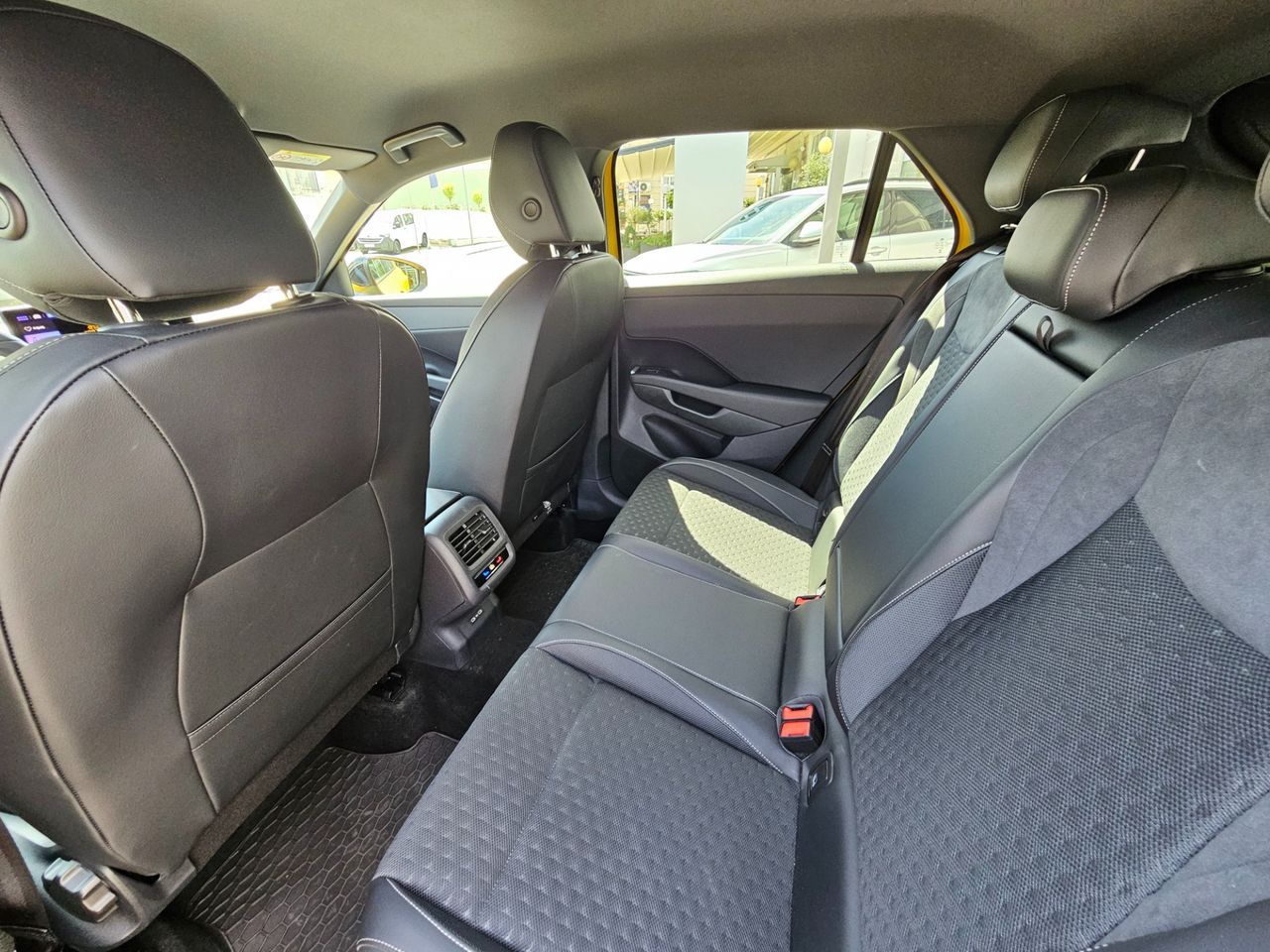 Zunanja slika - VW T-Roc - 1.5 eTSI R-Line DSG - 8