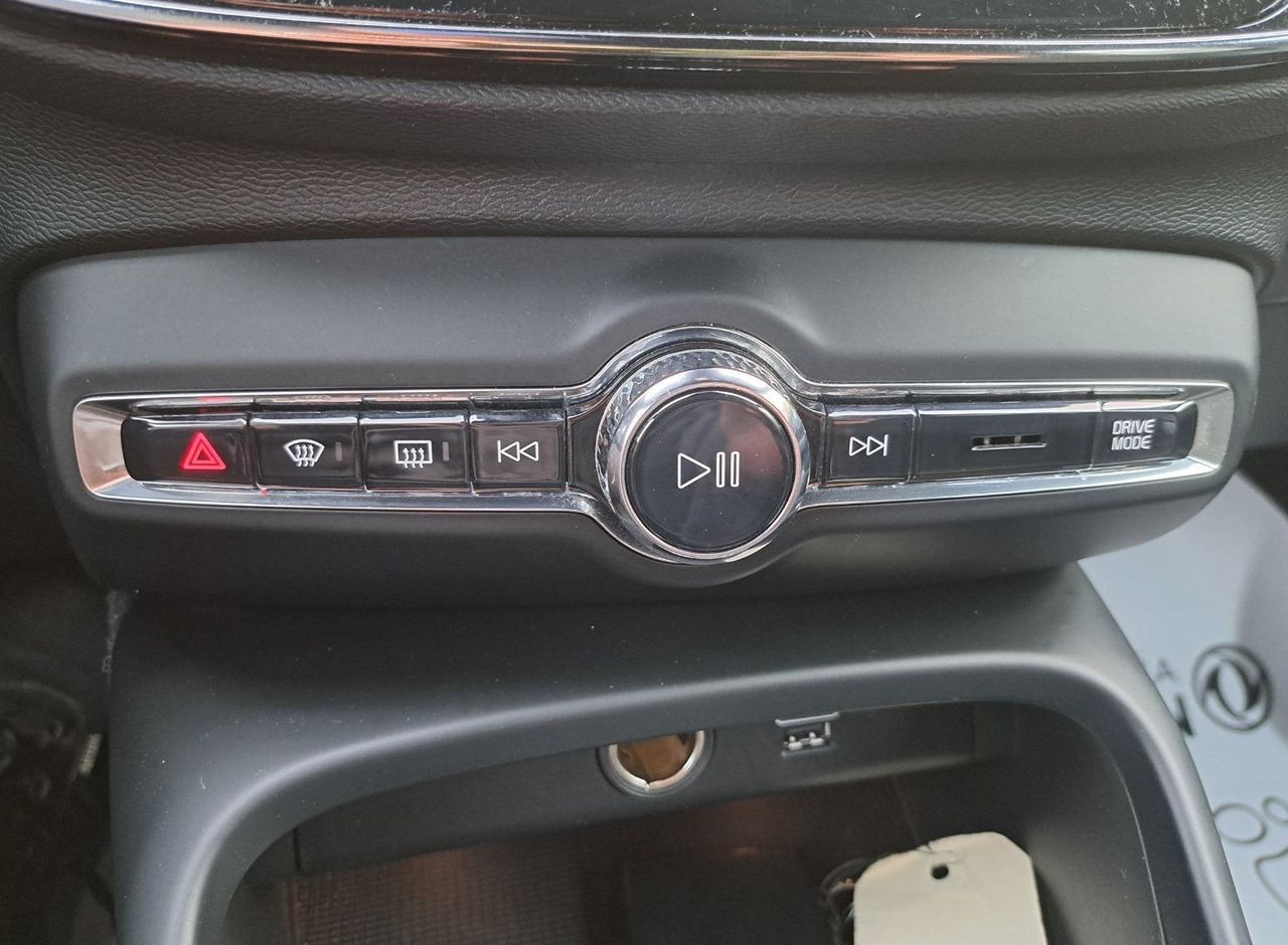 Zunanja slika - Volvo XC40 - T3 AUT R-Design Z ENOLETNIM JAMSTVOM - 13