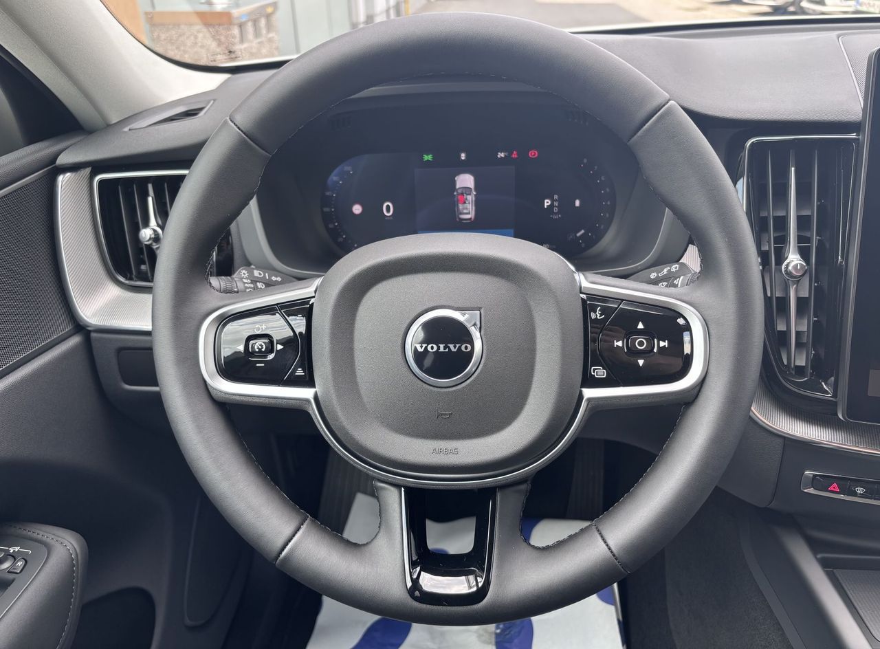 Zunanja slika - Volvo XC60 - B5P  Core AT AWD 3 leta garancije + 3 servisi - 10