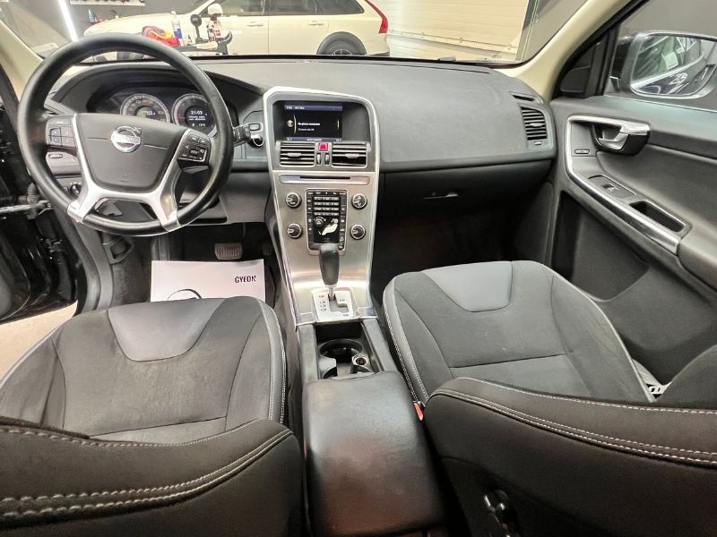 Notranja slika - Volvo XC60 - AWD D3 Momentum Geartronic - 8