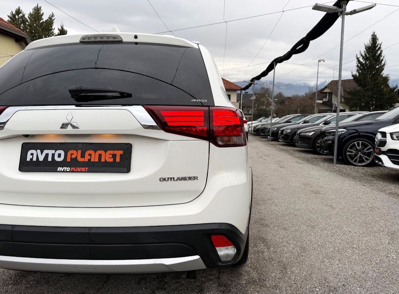 Zunanja slika - Mitsubishi Outlander - 2.2 DI-D 4WD AUT INSTYLE 7SEDEŽEV XENON ACC KAMERA - 12