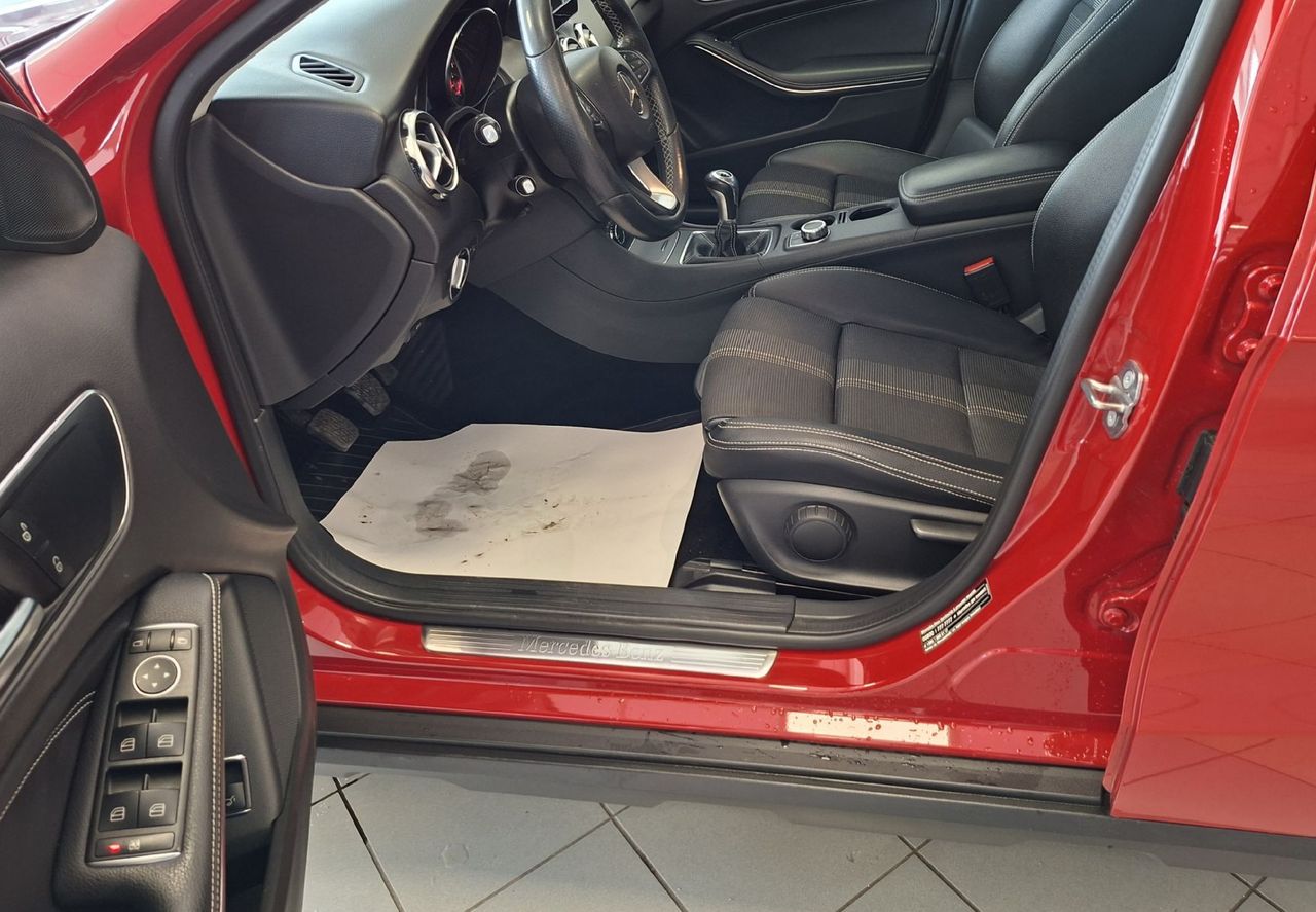 Zunanja slika - Mercedes-Benz GLA-Razred - GLA 180 URBAN - 14