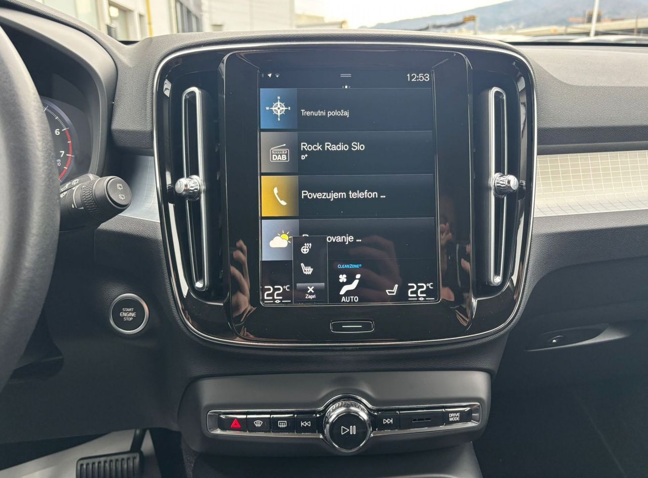 Zunanja slika - Volvo XC40 - T3 AUT Momentum Pro SLO-1.LAST.-KAMERA-GRETJE - 14