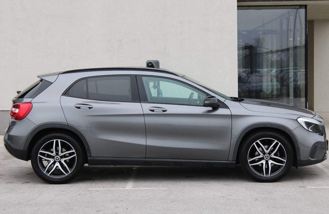 Zunanja slika - Mercedes-Benz GLA-Razred - 220 d 4MATIC NIGHT KAMERA PDC NAVI 18 ALU - 5