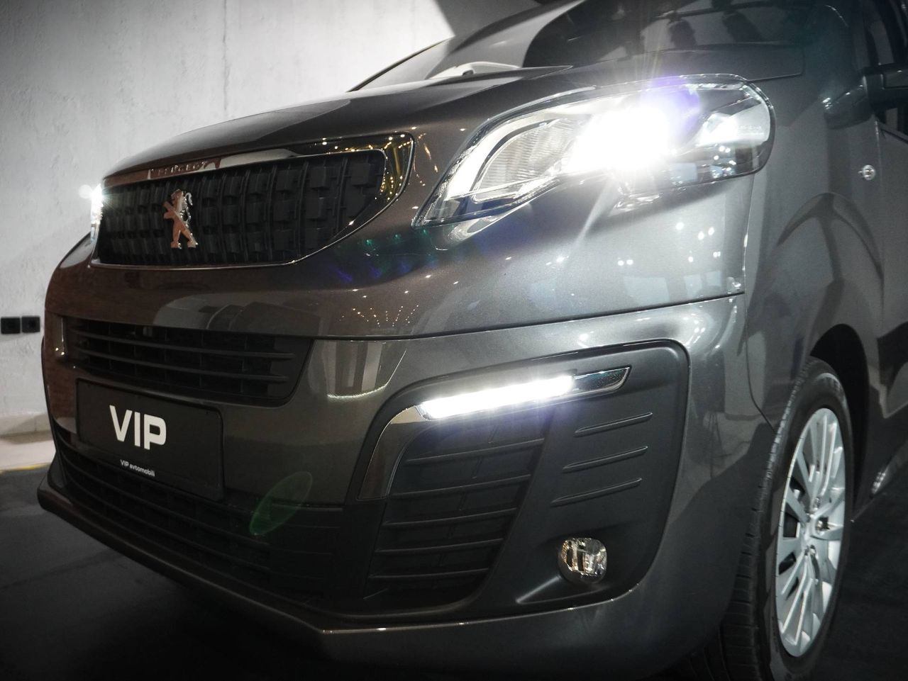 Zunanja slika - Peugeot Traveller - 2.0 BlueHDi 110kw SLO+LED+TOP - 19
