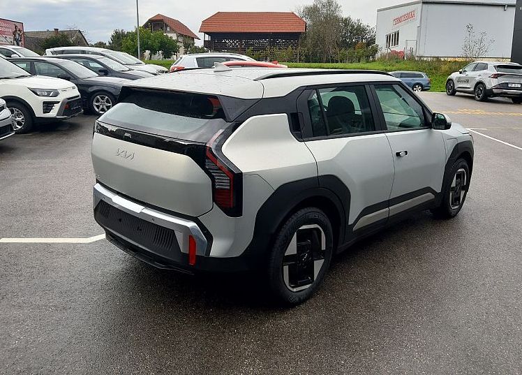 Zunanja slika - KIA EV3 - 58.3 kWh baterija. 150 kW  204 KM  Star - 3