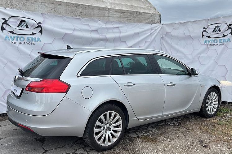Zunanja slika - Opel Insignia - 2.0 CDTI 118KW AWD - XENON - GRETJE - PDC - 3