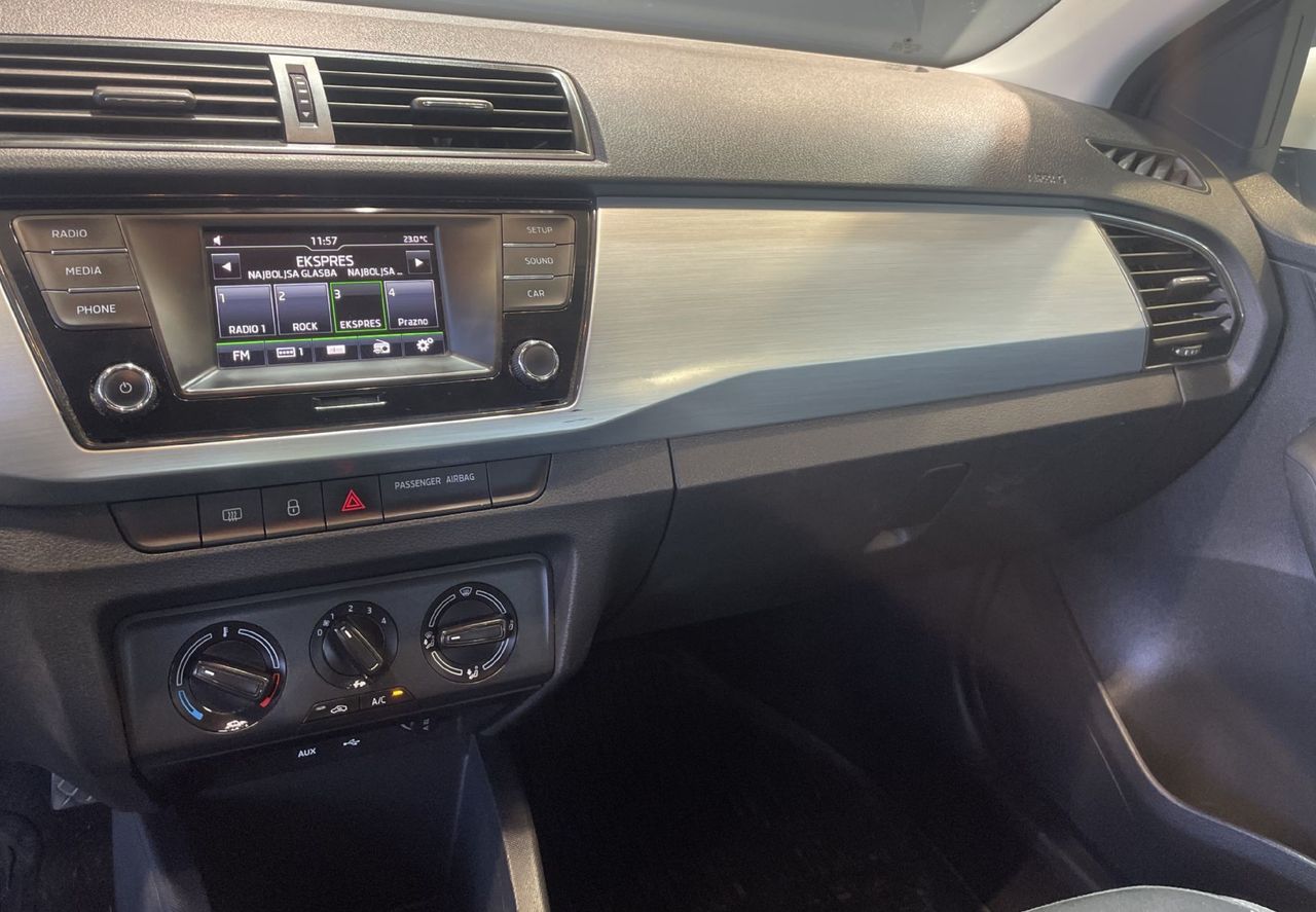 Zunanja slika - Škoda Fabia - 1.4TDI-KLIMA-TEMPOMAT-TOUCH SCREEN - 9
