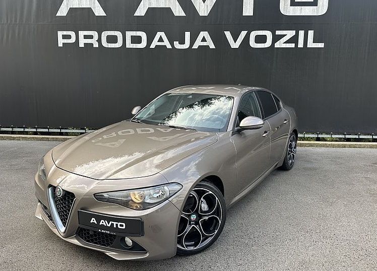 Zunanja slika - Alfa Romeo Giulia - 2.2   150ks - 19COL-KAMERA-2xPDC-  FINANCIRANJE - 1