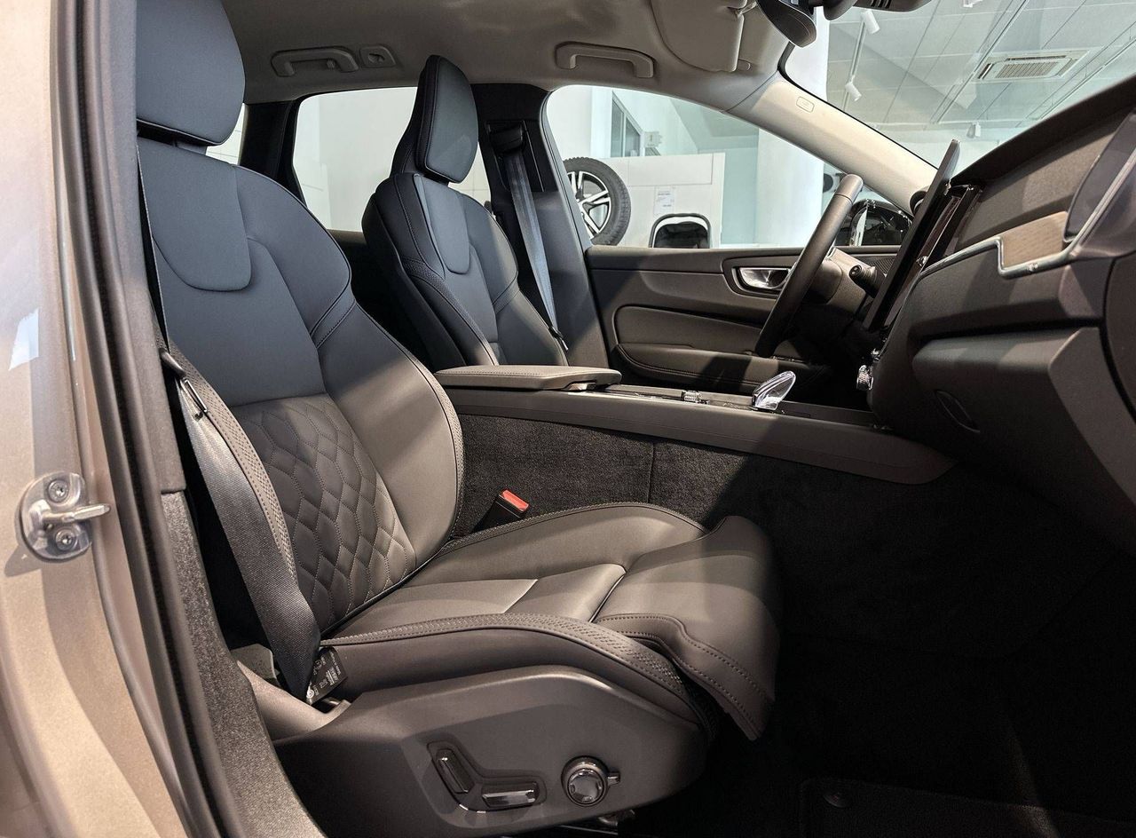 Zunanja slika - Volvo XC60 - B5  P  AWD Plus Dark... - 9