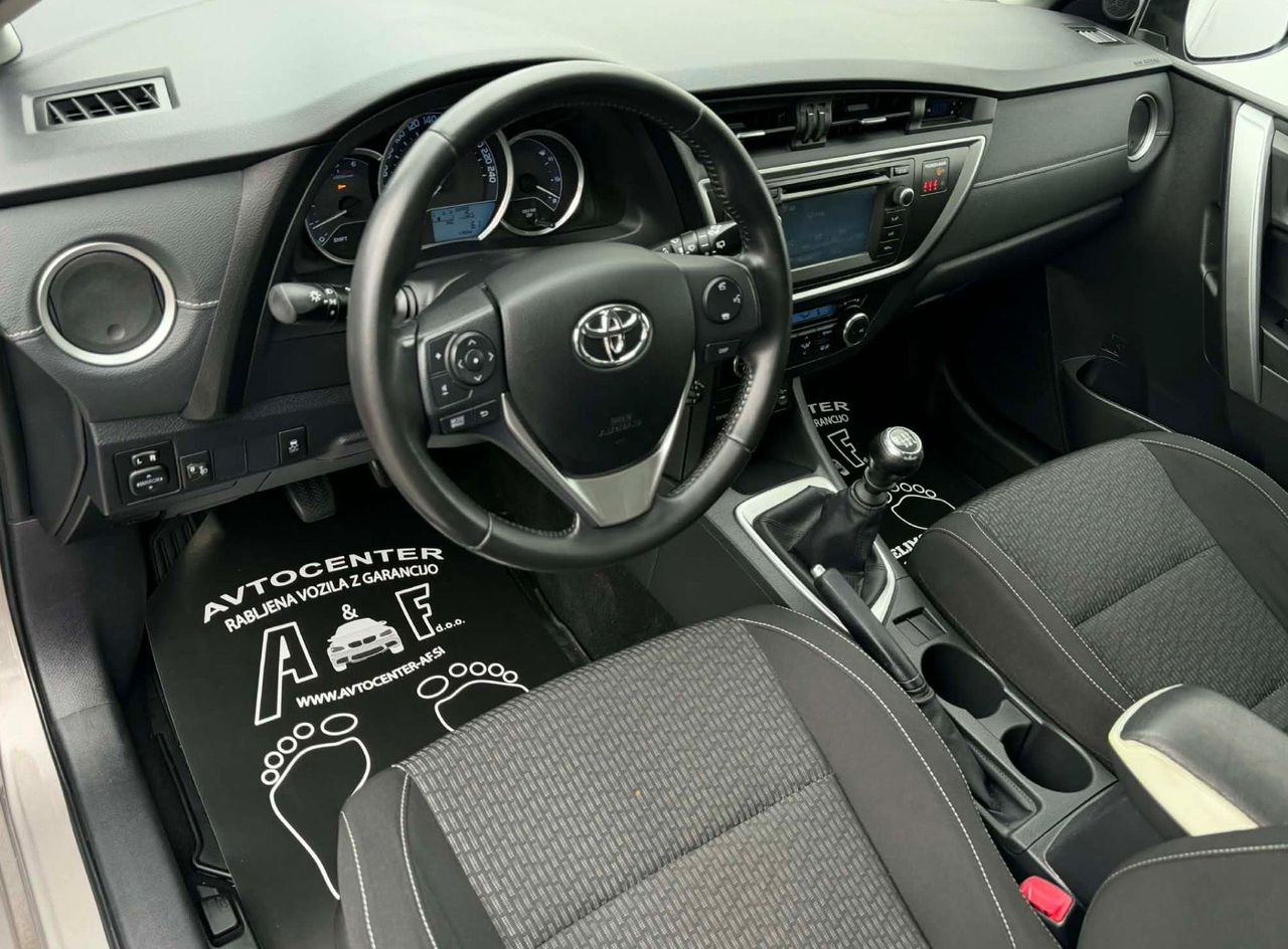 Zunanja slika - Toyota Auris - 1.4 D-PANORAMA-LIZING ZA TUJCE-TEMPOMAT-... - 8